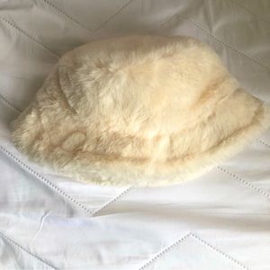 Cream fuzzy bucket hat. On trend, perfect for fall/spring weather.